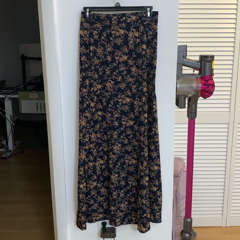 Floral black maxi skirt with slit size 4 from SHEIN